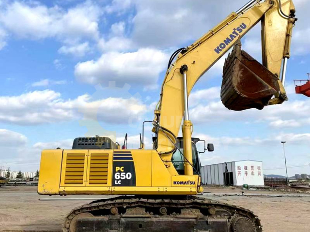 Used Komatsu PC650-8