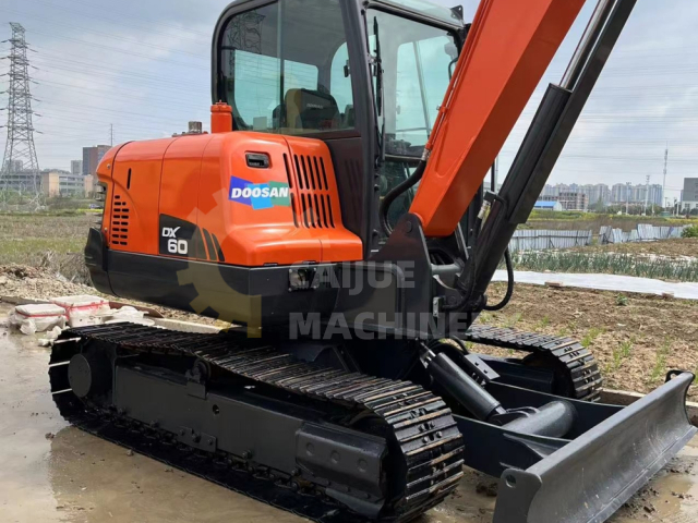 Used Doosan DX60-9